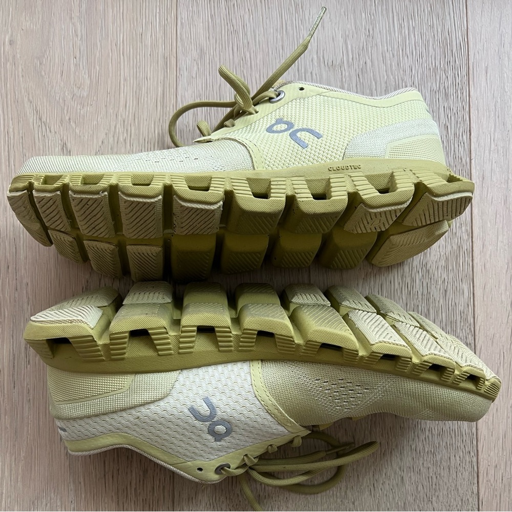 On Cloud X Sneakers woman’s size 6.5